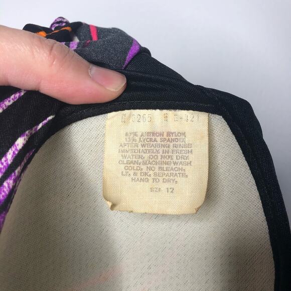 1970s Rose Marie Reid Belted Swimsuit Maillot 12 - Picture 6 of 10